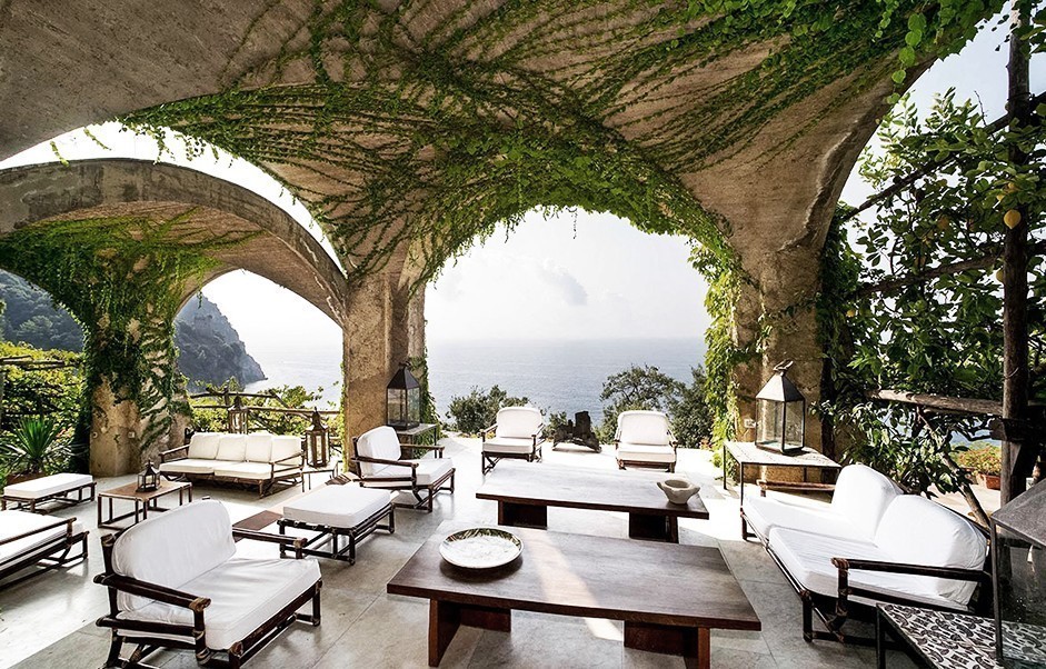 amalfi sitting area